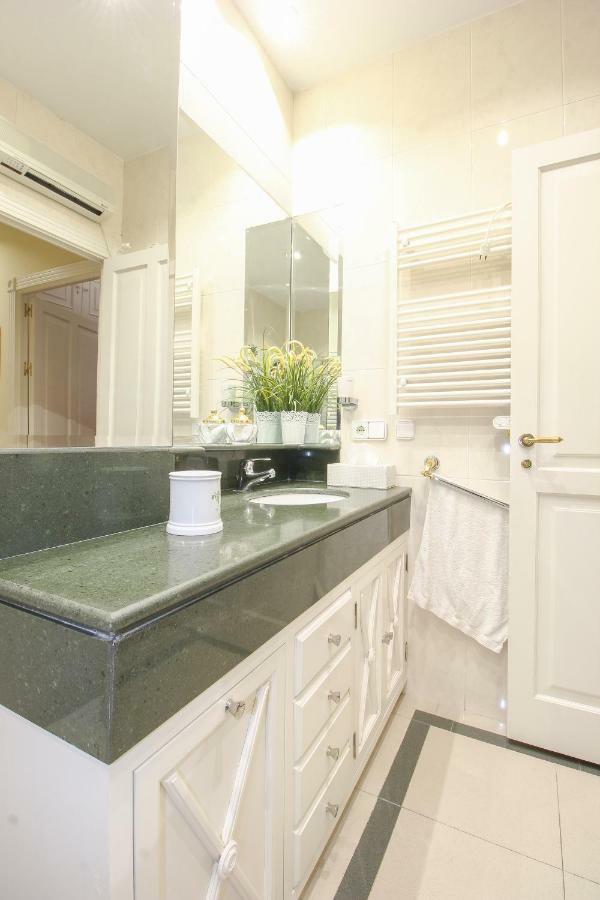 Apartamento La Feria Apartment Seville Luaran gambar